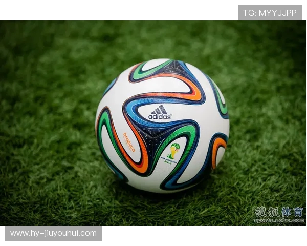 精致石质足球摆件独特设计展现运动精神与艺术魅力 精致石质足球摆件独特设计展现运动精神与艺术魅力